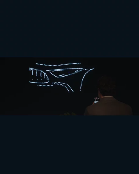 Mercedes gösterisinde drone ışıklarıyla oluşturulan otomobil